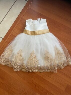 White and Gold Tulle FlowerLittle Girl ‘s Dress